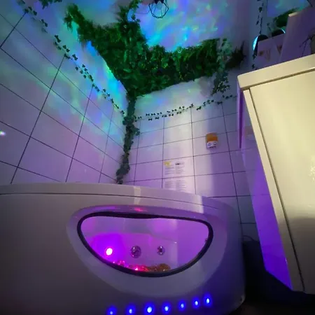 Le Monde D Avatar Avec Balneo Et Table De Massage Apartment L'Arbresle Exterior photo